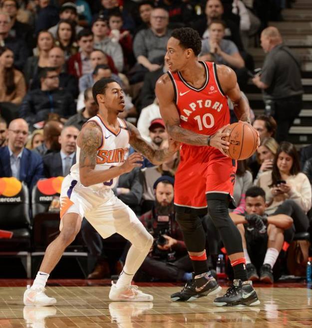 担任足球评 担任足球评