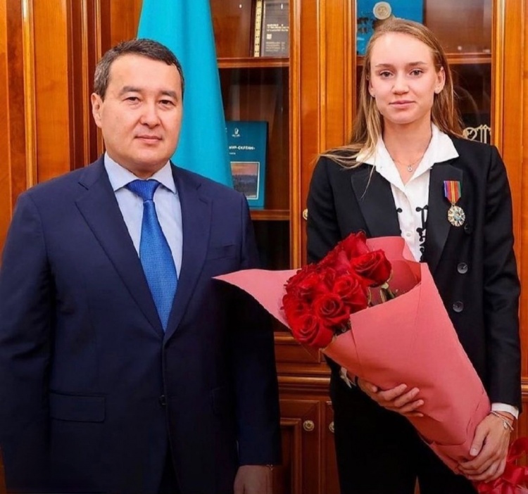 鲍亚雄的关 鲍亚雄的关