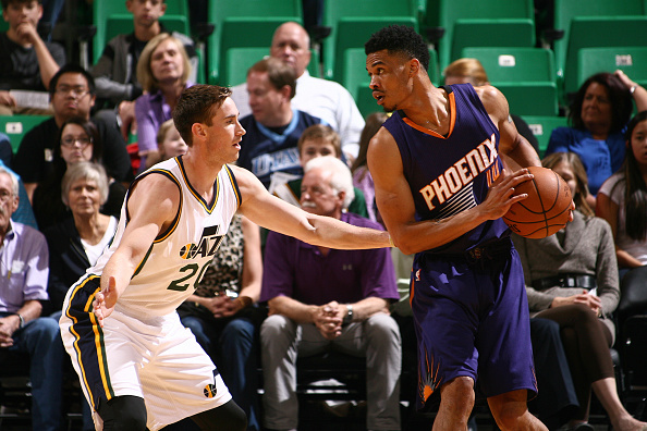 求中场球员 求中场球员